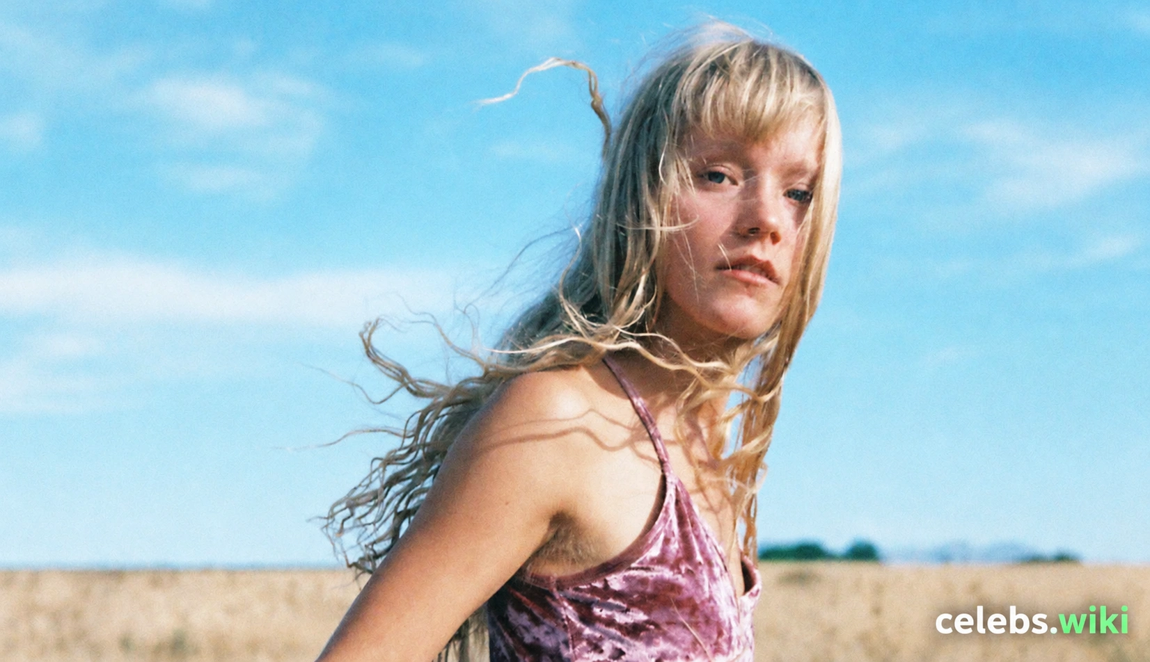 Alice Phoebe Lou Biography: Music, Career & Life