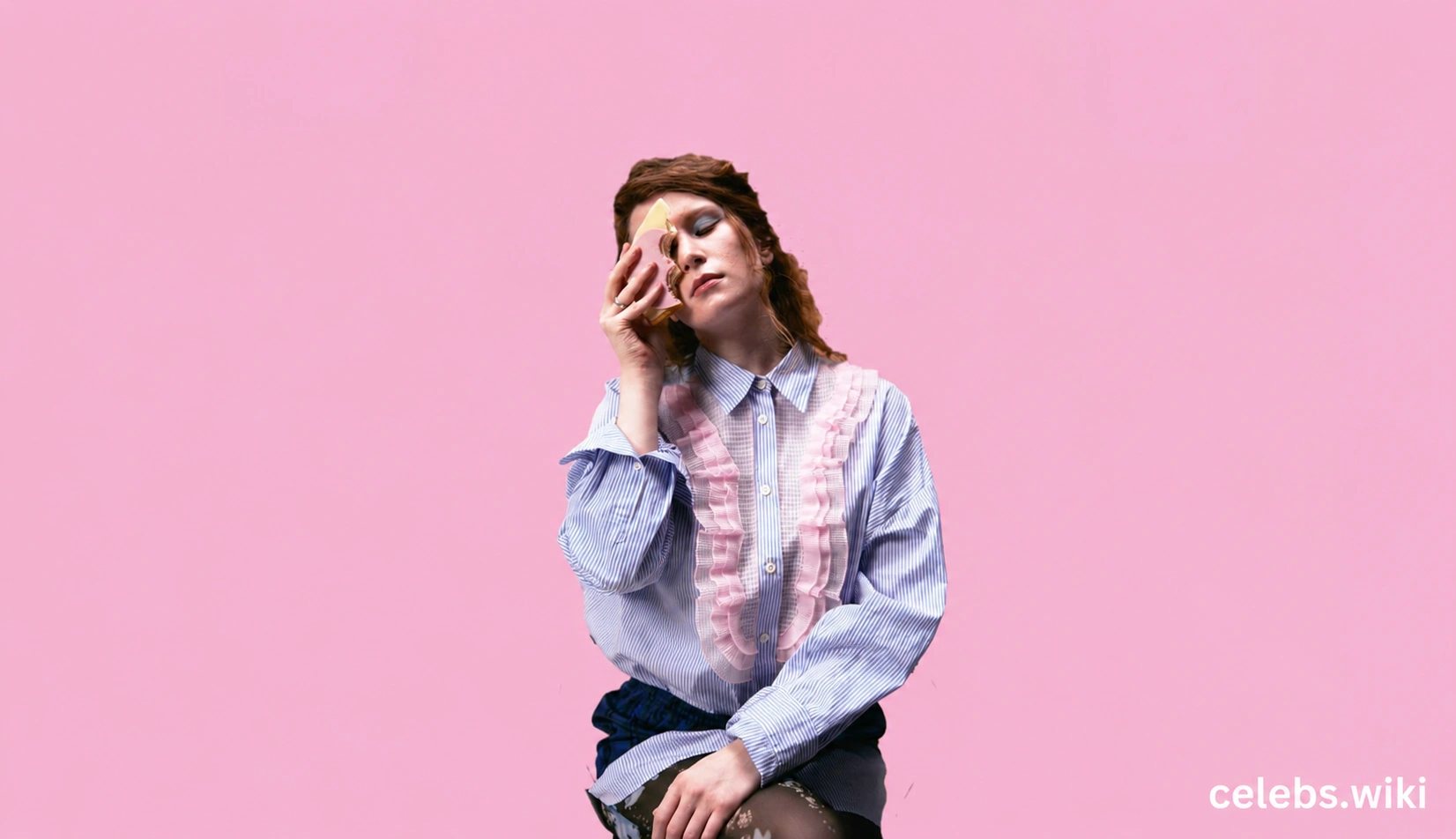 Monetochka Biography: Russian Indie Pop Star